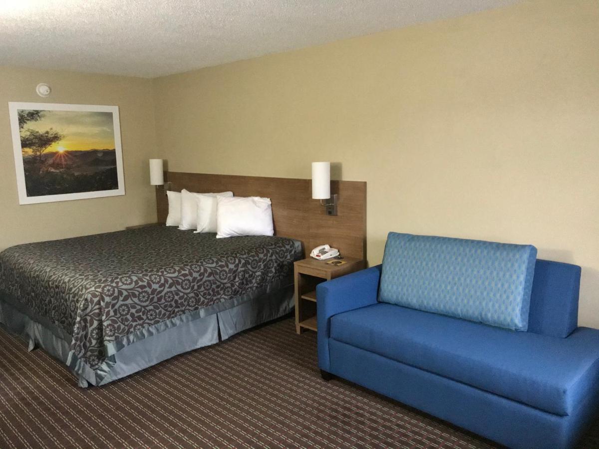 Days Inn By Wyndham Lexington-Columbia Екстериор снимка