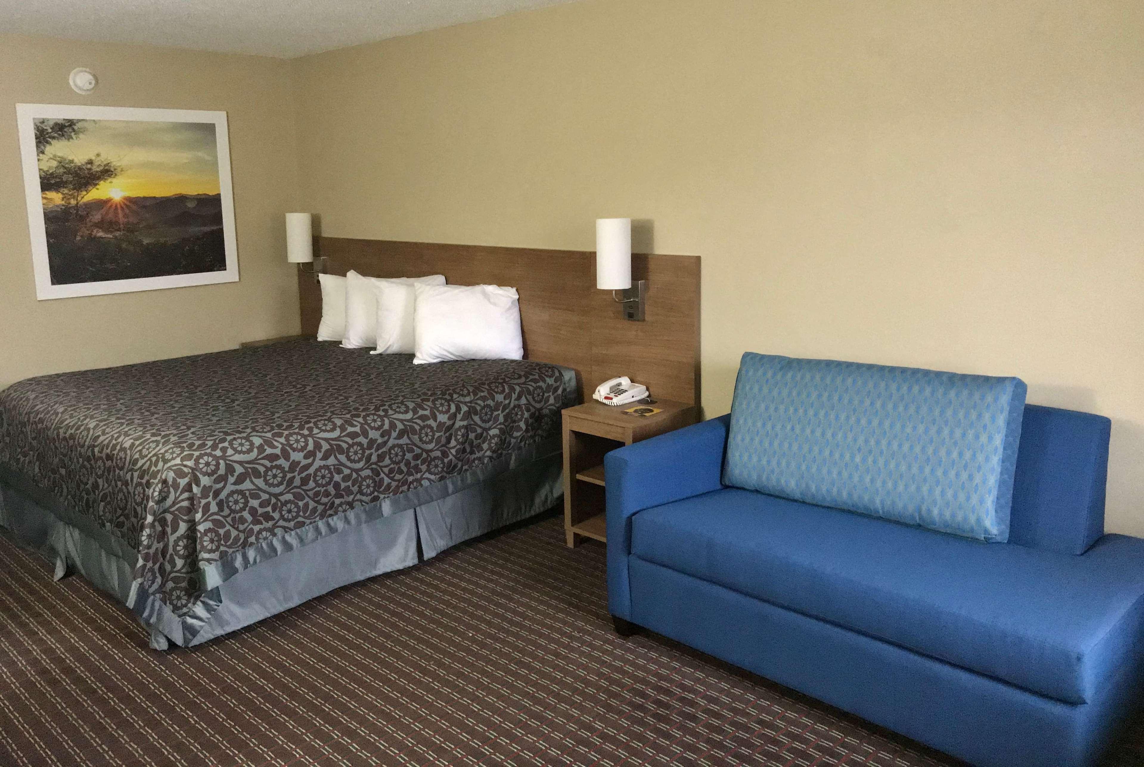 Days Inn By Wyndham Lexington-Columbia Екстериор снимка