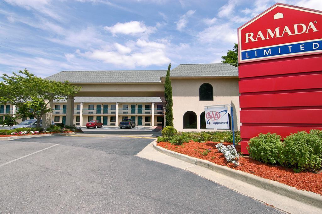 Days Inn By Wyndham Lexington-Columbia Екстериор снимка