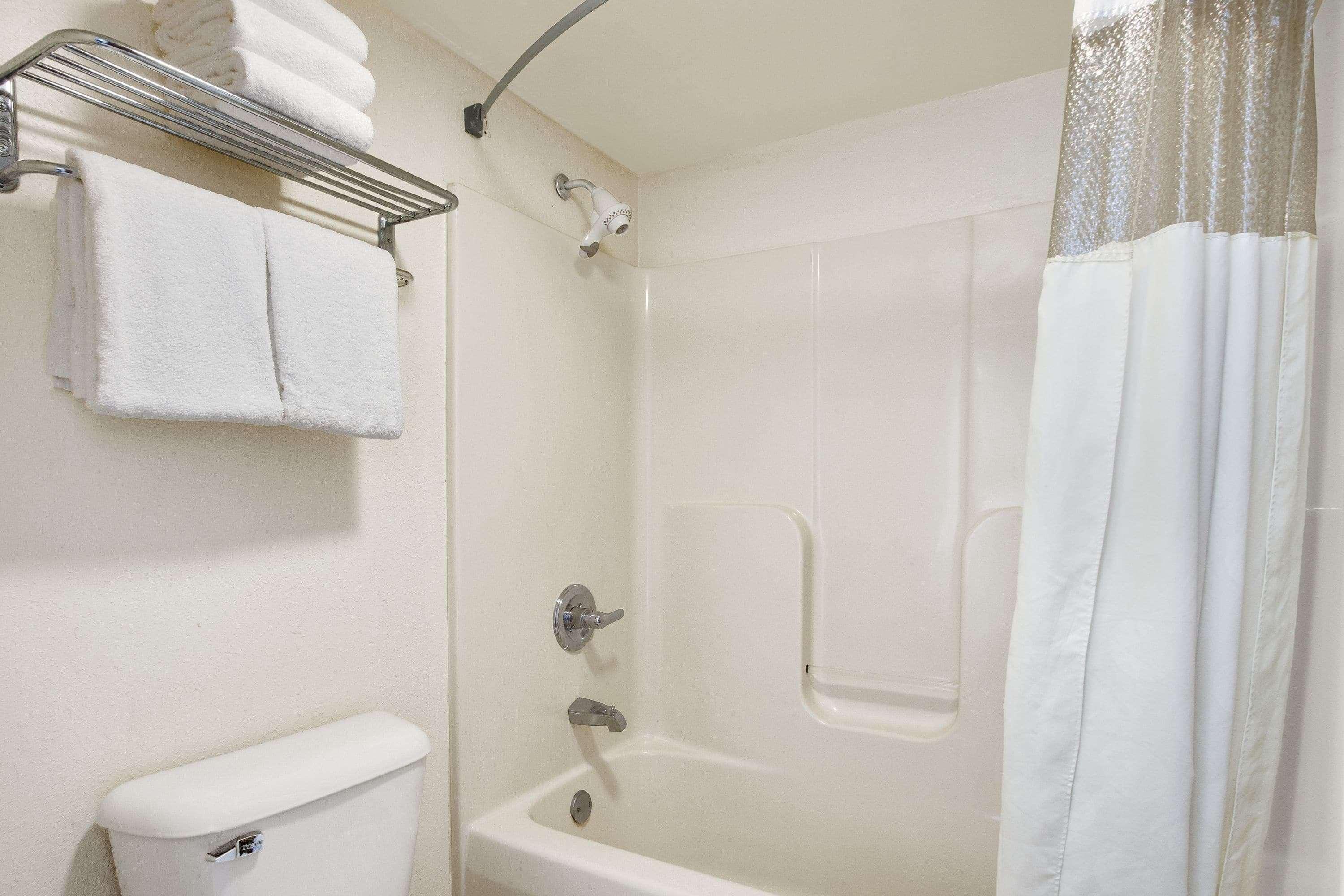 Days Inn By Wyndham Lexington-Columbia Екстериор снимка