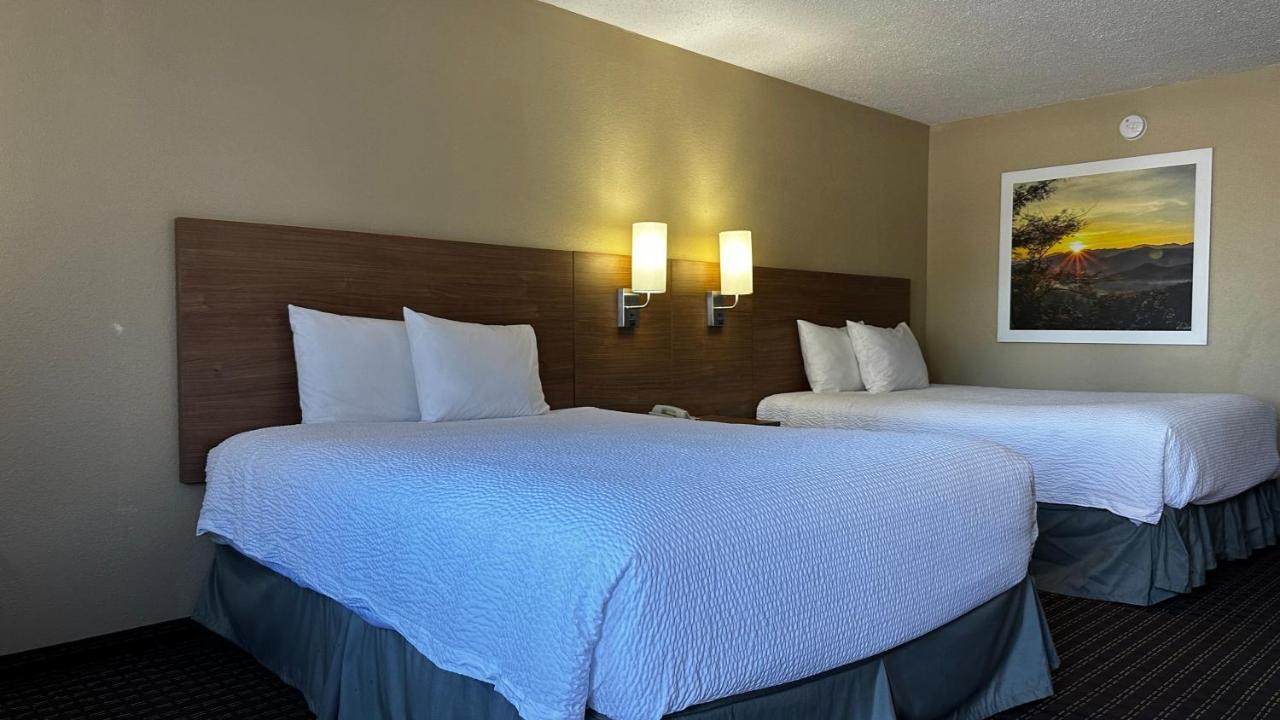 Days Inn By Wyndham Lexington-Columbia Екстериор снимка