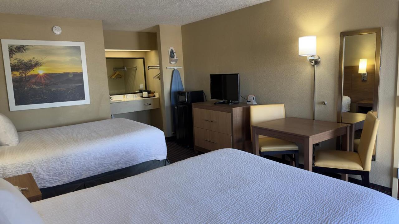 Days Inn By Wyndham Lexington-Columbia Екстериор снимка