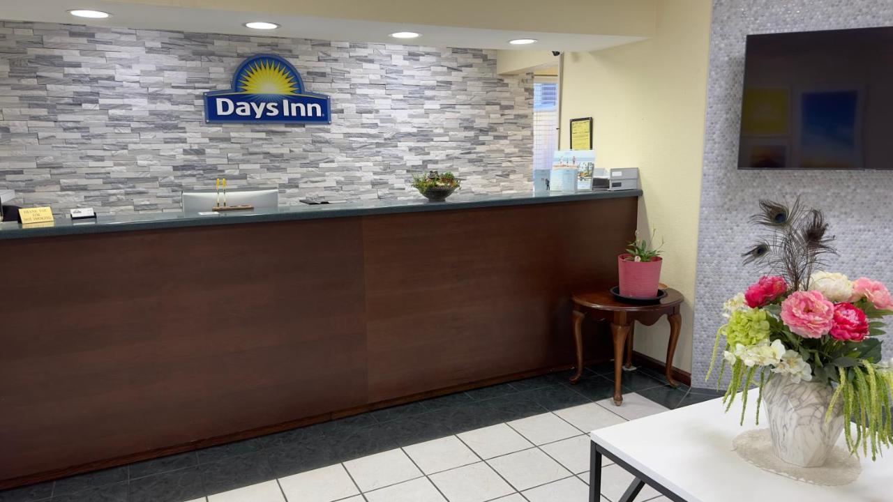 Days Inn By Wyndham Lexington-Columbia Екстериор снимка