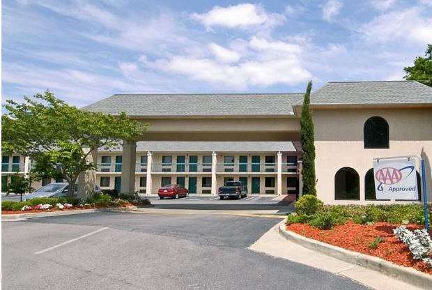 Days Inn By Wyndham Lexington-Columbia Екстериор снимка