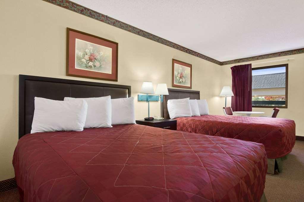Days Inn By Wyndham Lexington-Columbia Стая снимка