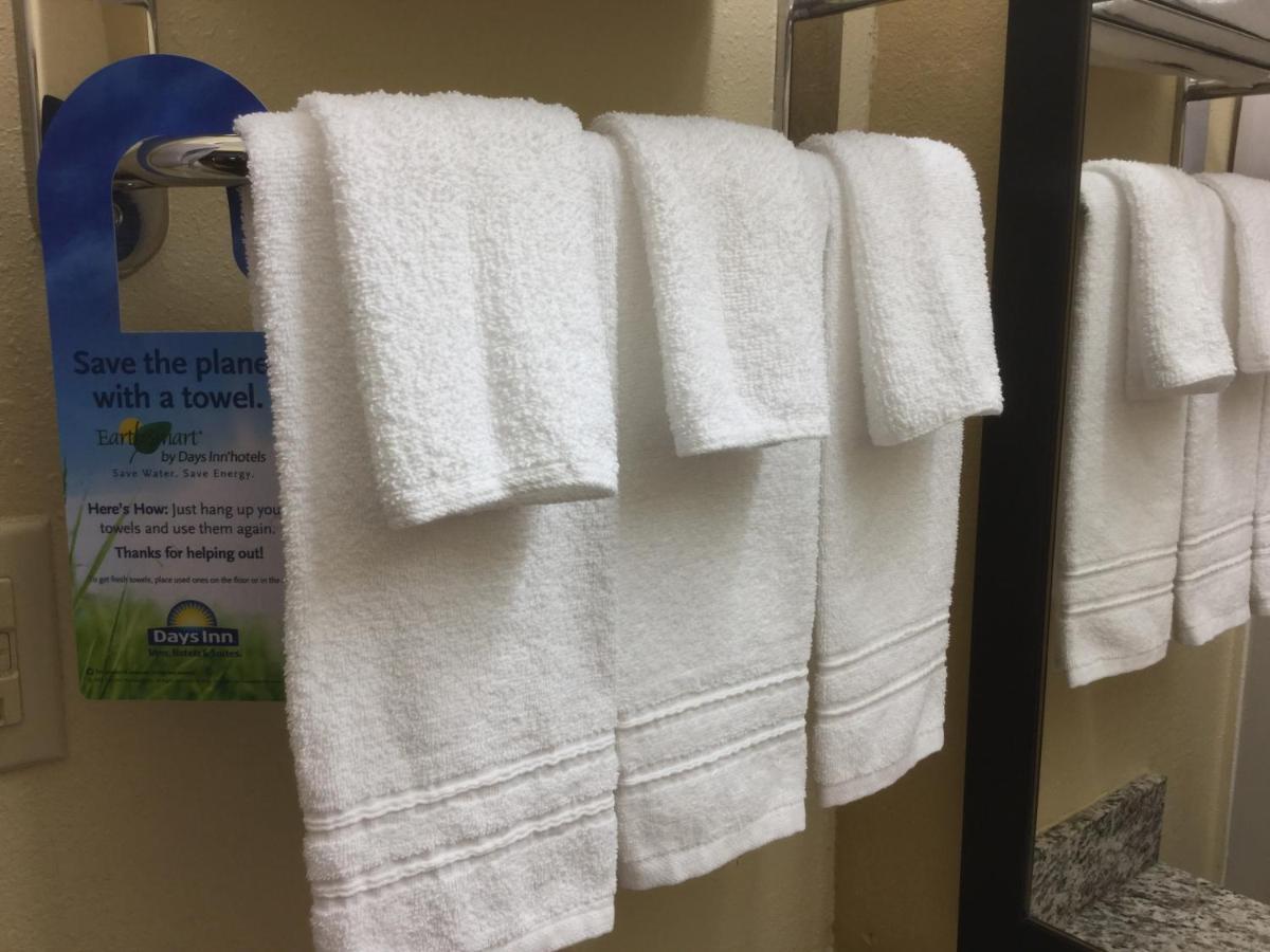Days Inn By Wyndham Lexington-Columbia Екстериор снимка